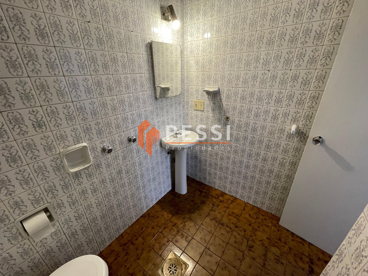 Apartamento ID.2400/Alquiler-Oficina-en-Centro- - Alquiler Oficina en Centro 