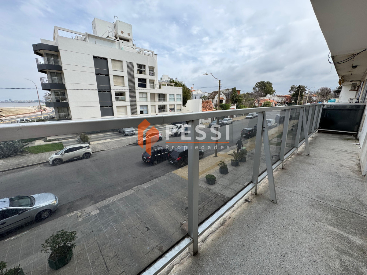 Apartamento ID.1438 - Venta apartamento 2 dormitorios con vista a la rambla y garage en Malvin 