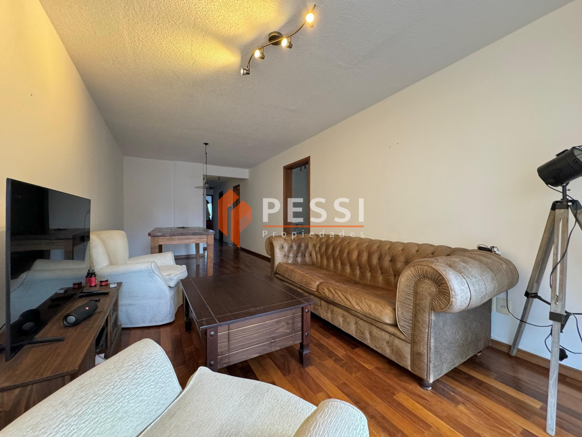 Apartamento ID.2403 - Alquiler apartamento 2 dormitorios con garage en Pocitos 