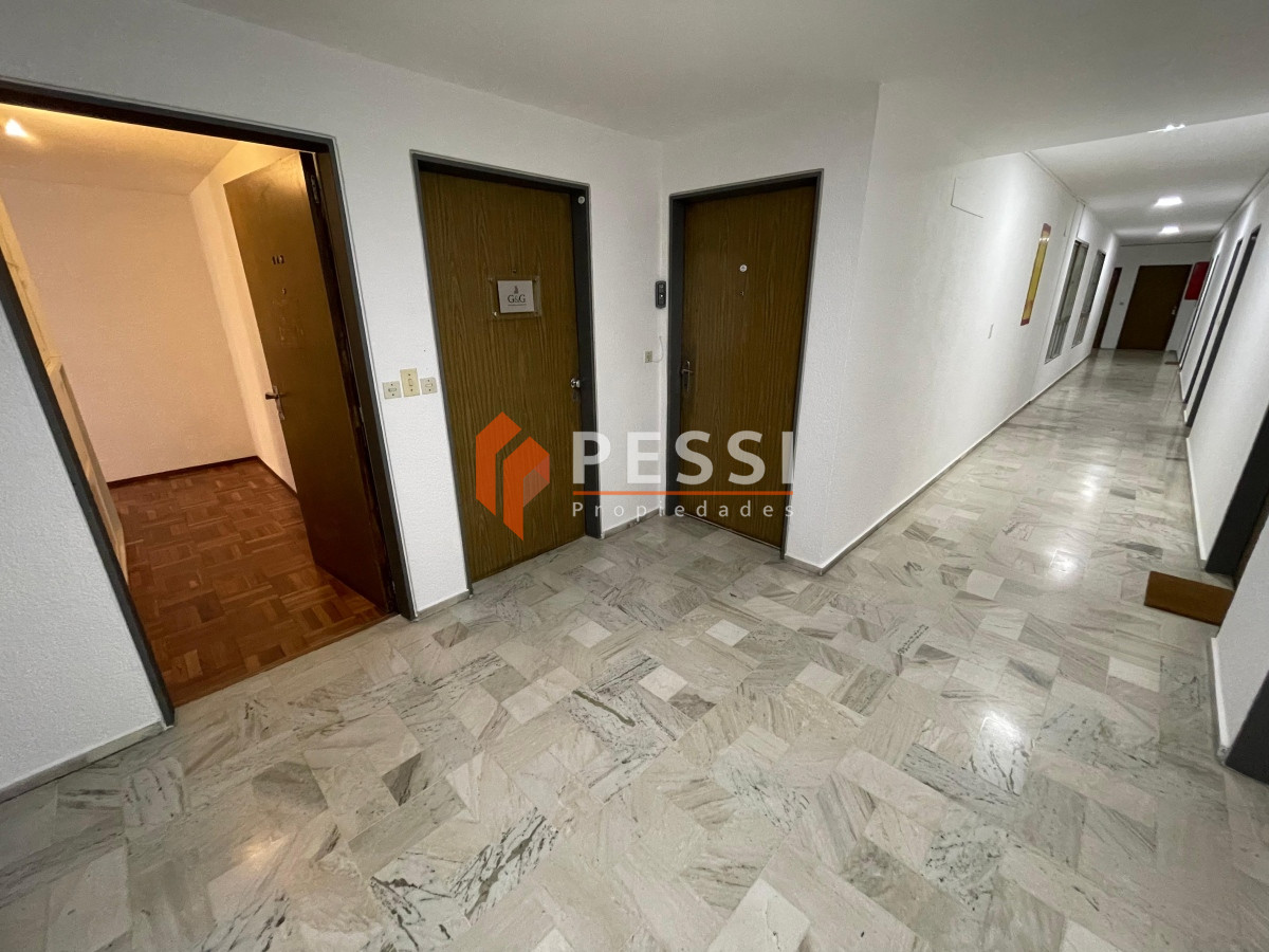 Apartamento ID.2400/Alquiler-Oficina-en-Centro- - Alquiler Oficina en Centro 
