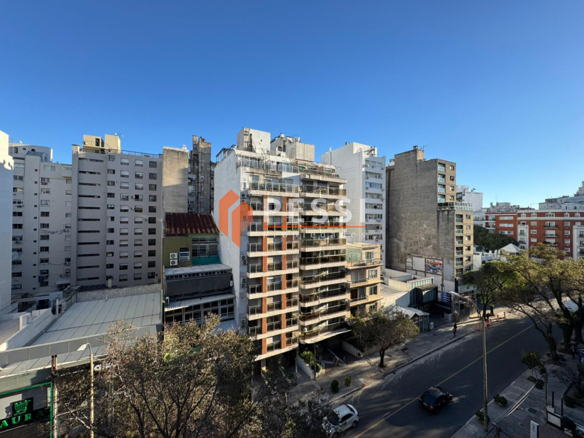 Apartamento ID.1137 - Alquiler apartamento 2 dormitorios con balcón en Punta Carretas 