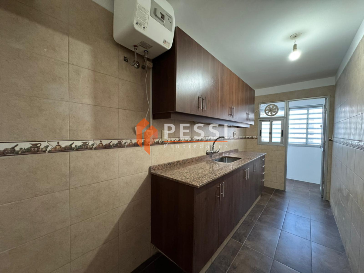 Apartamento ID.1137 - Alquiler apartamento 2 dormitorios con balcón en Punta Carretas 