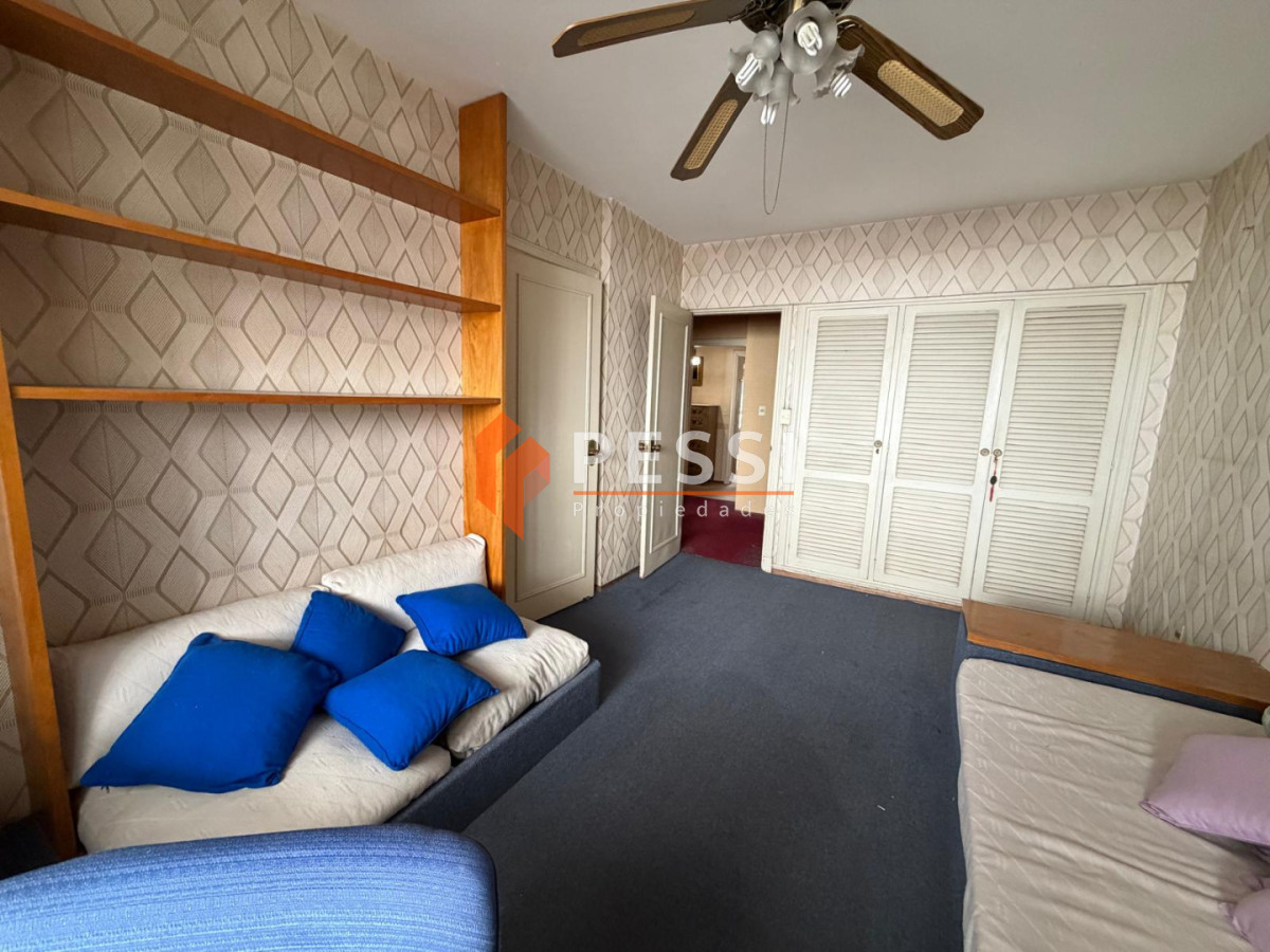 Apartamento ID.2525/Venta-apartamento-3-dormitorios-y-servicio-con-garaje-doble-y-vista-a-la-rambla - Venta apartamento 3 dormitorios y servicio con garaje doble y vista a la rambla