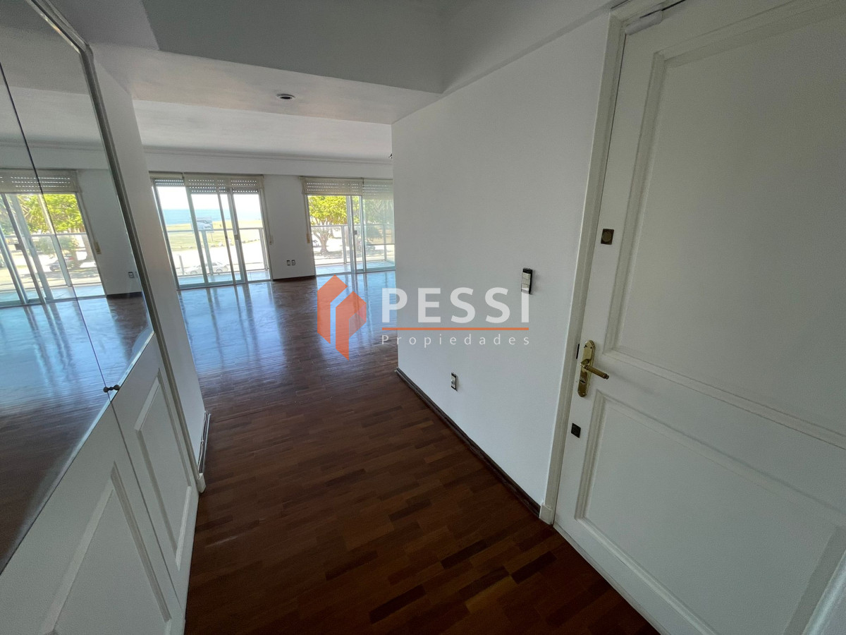 Apartamento ID.1072/Venta-Apartamento-con-renta,-3-Dormitorios-y-terraza-frente-al-mar-en-Punta-Carretas - Venta Apartamento con renta, 3 Dormitorios y terraza frente al mar en Punta Carretas
