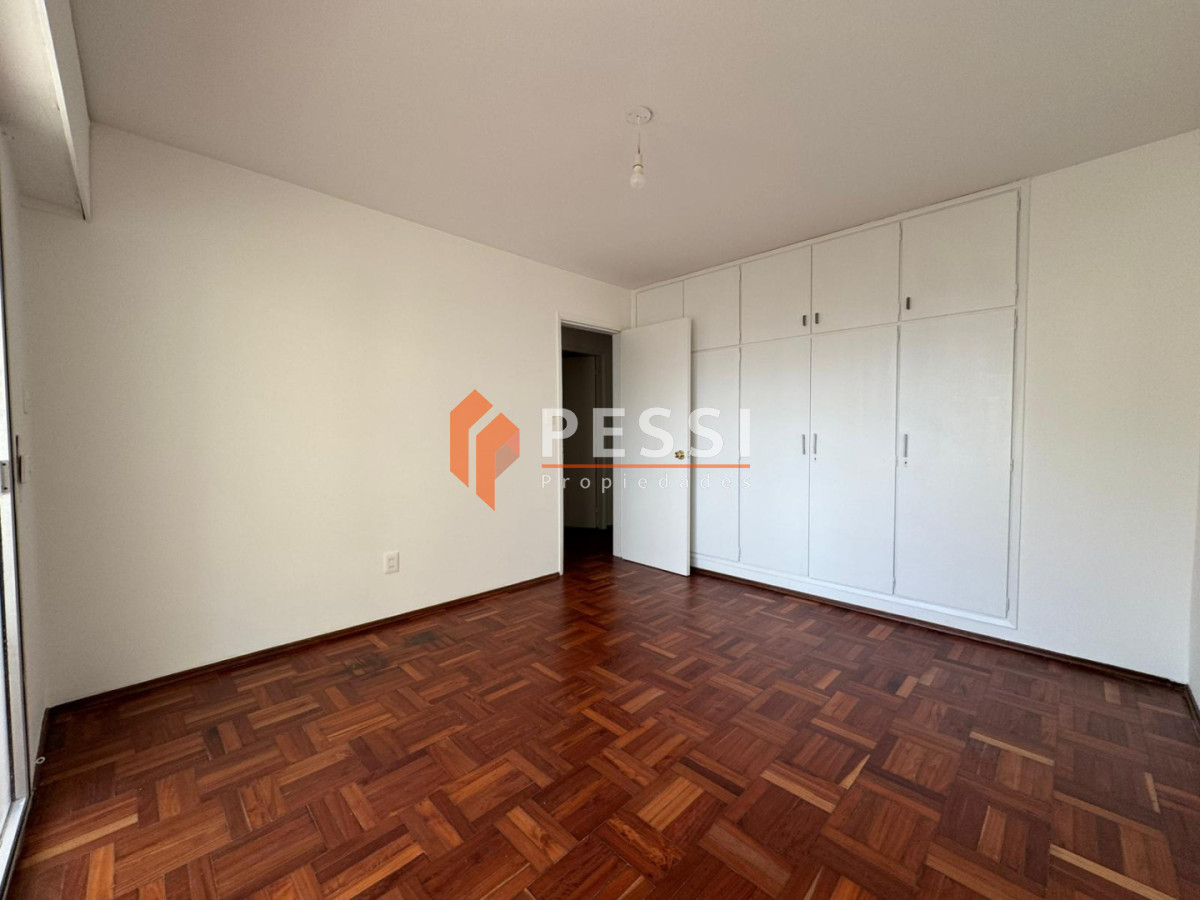 Apartamento ID.1137 - Alquiler apartamento 2 dormitorios con balcón en Punta Carretas 