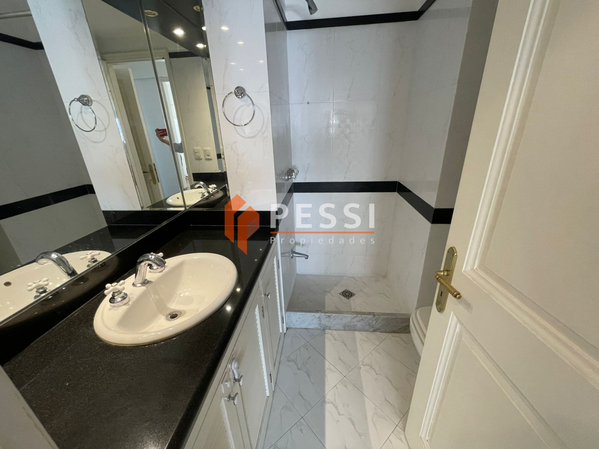 Apartamento ID.1072/Venta-Apartamento-con-renta,-3-Dormitorios-y-terraza-frente-al-mar-en-Punta-Carretas - Venta Apartamento con renta, 3 Dormitorios y terraza frente al mar en Punta Carretas