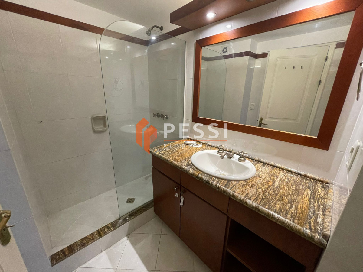 Apartamento ID.1072/Venta-Apartamento-con-renta,-3-Dormitorios-y-terraza-frente-al-mar-en-Punta-Carretas - Venta Apartamento con renta, 3 Dormitorios y terraza frente al mar en Punta Carretas