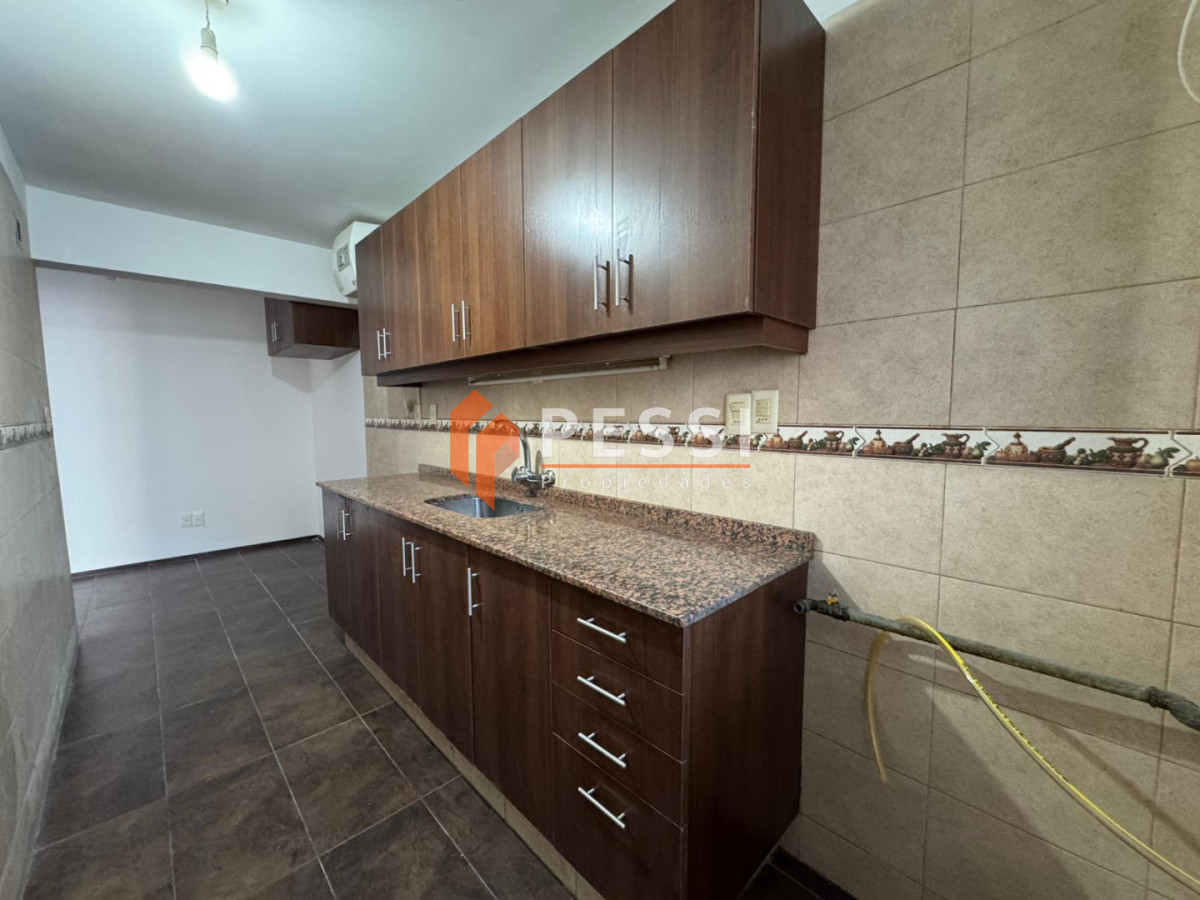 Apartamento ID.1137 - Alquiler apartamento 2 dormitorios con balcón en Punta Carretas 