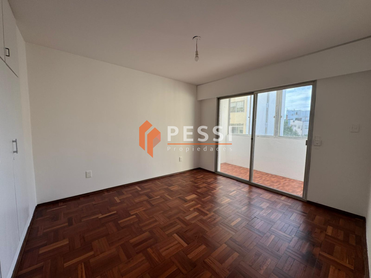 Apartamento ID.1137 - Alquiler apartamento 2 dormitorios con balcón en Punta Carretas 