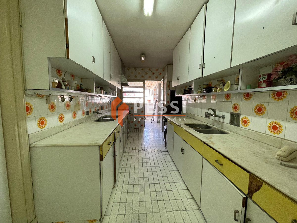 Apartamento ID.2418/Venta-apartamento-4-dormitorios-y-garage-en-Pocitos - Venta apartamento 4 dormitorios y garage en Pocitos