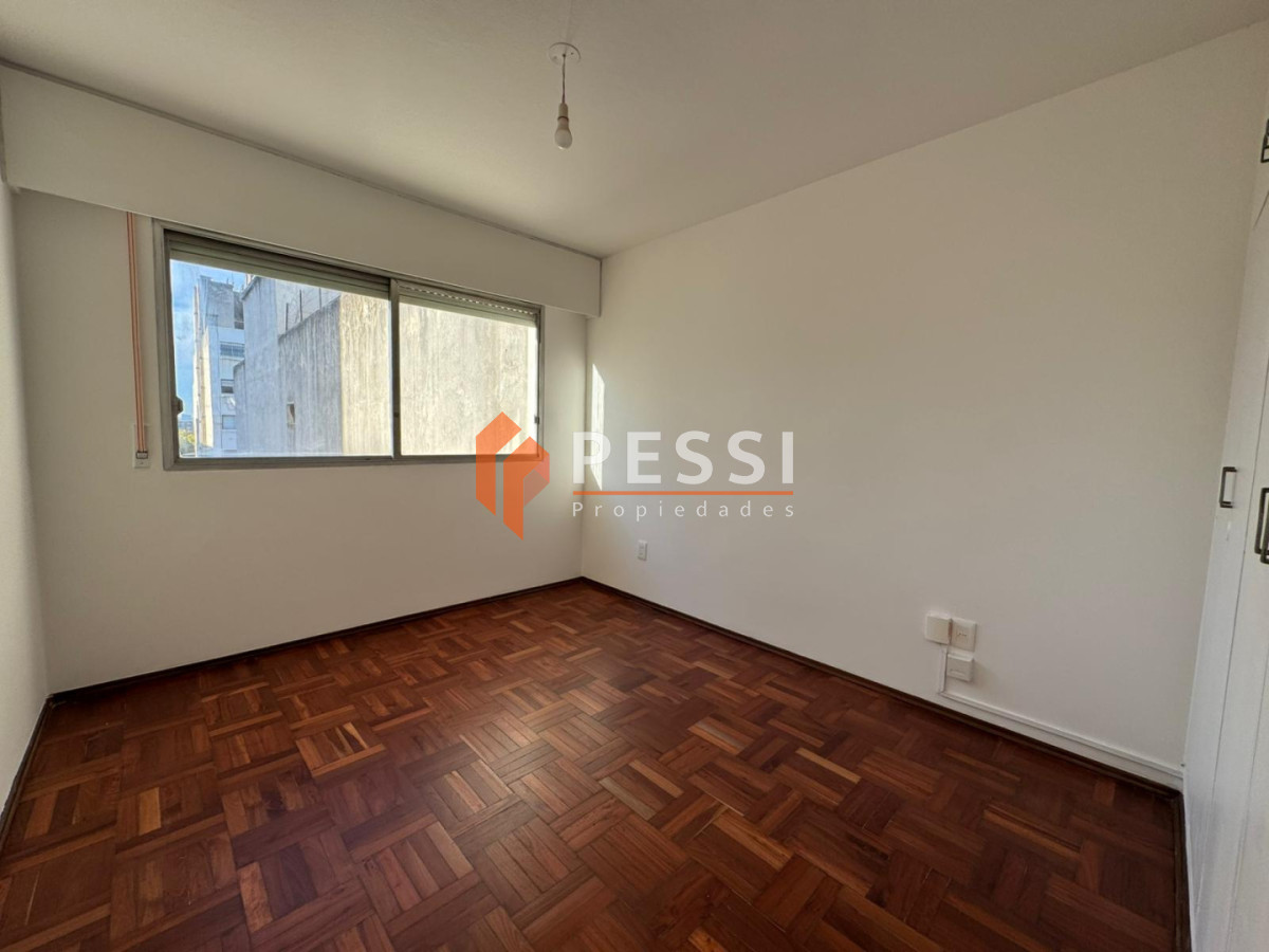 Apartamento ID.1137 - Alquiler apartamento 2 dormitorios con balcón en Punta Carretas 