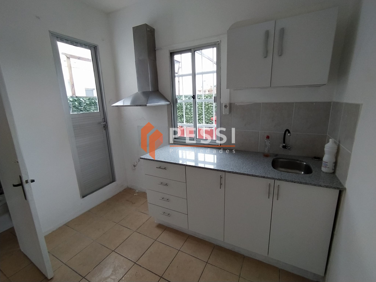 Apartamento ID.2105 - Alquiler monoambiente con gran terraza y cocina definida en Aguada