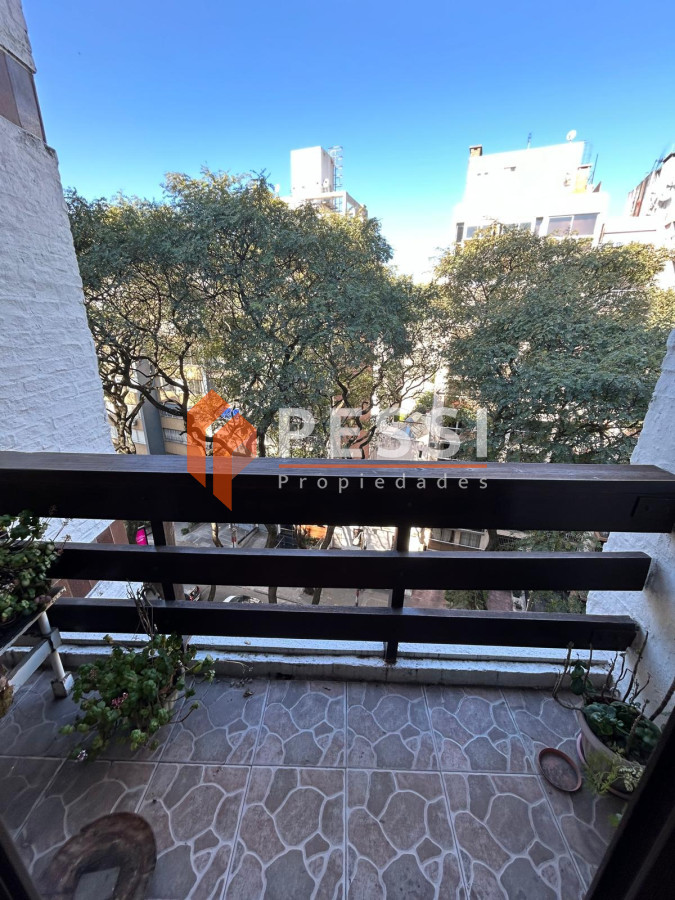Apartamento ID.2434/Venta-apartamento-3-dormitorios-y-garage-en-Pocitos - Venta apartamento 3 dormitorios y garage en Pocitos