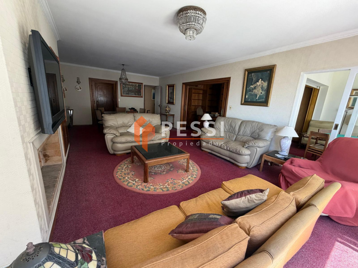 Apartamento ID.2525/Venta-apartamento-3-dormitorios-y-servicio-con-garaje-doble-y-vista-a-la-rambla - Venta apartamento 3 dormitorios y servicio con garaje doble y vista a la rambla