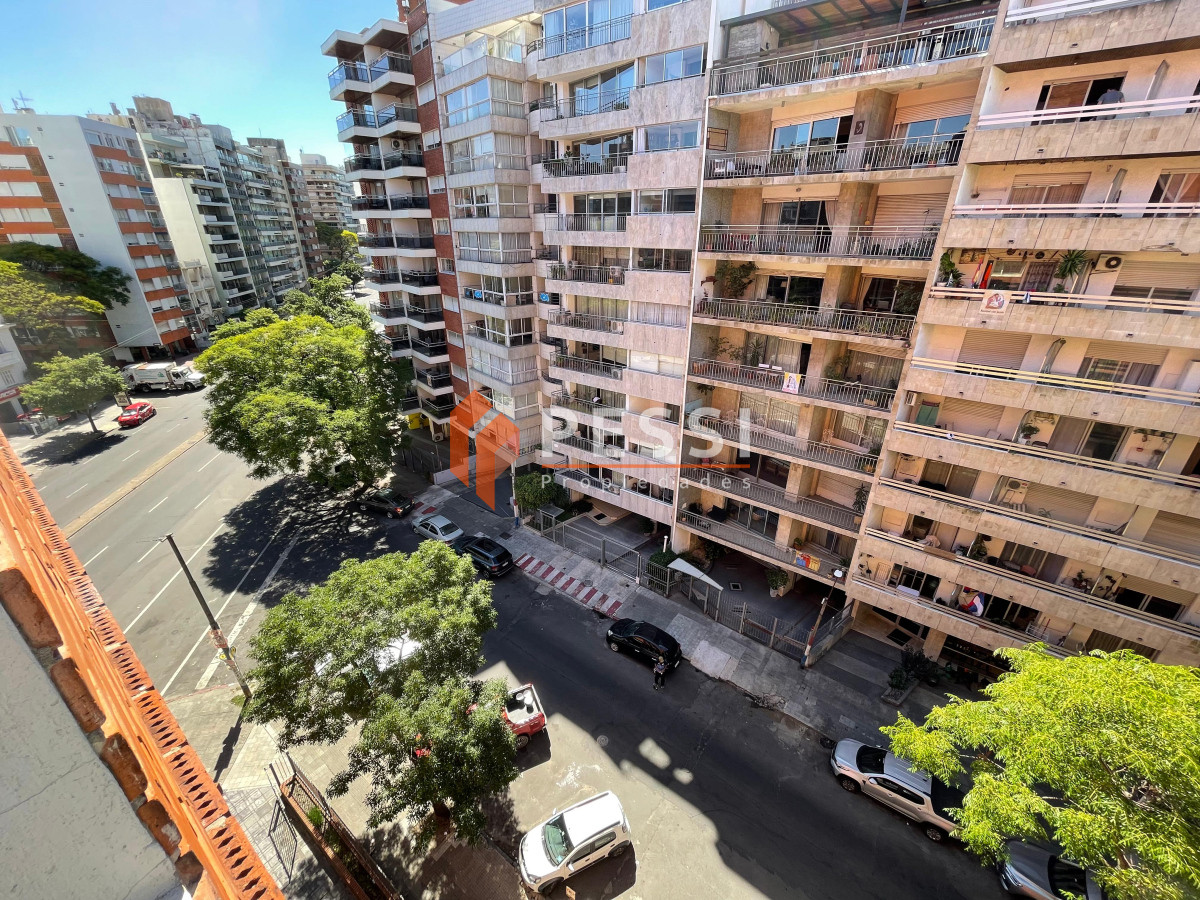 Apartamento ID.2418/Venta-apartamento-4-dormitorios-y-garage-en-Pocitos - Venta apartamento 4 dormitorios y garage en Pocitos