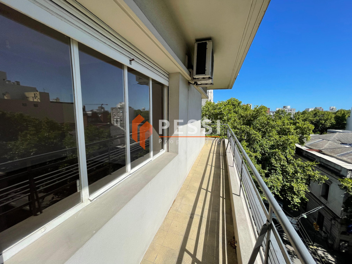 Apartamento ID.2428/Venta-apartamento-3-dormitorios-y-servicio-en-Centro - Venta apartamento 3 dormitorios y servicio en Centro