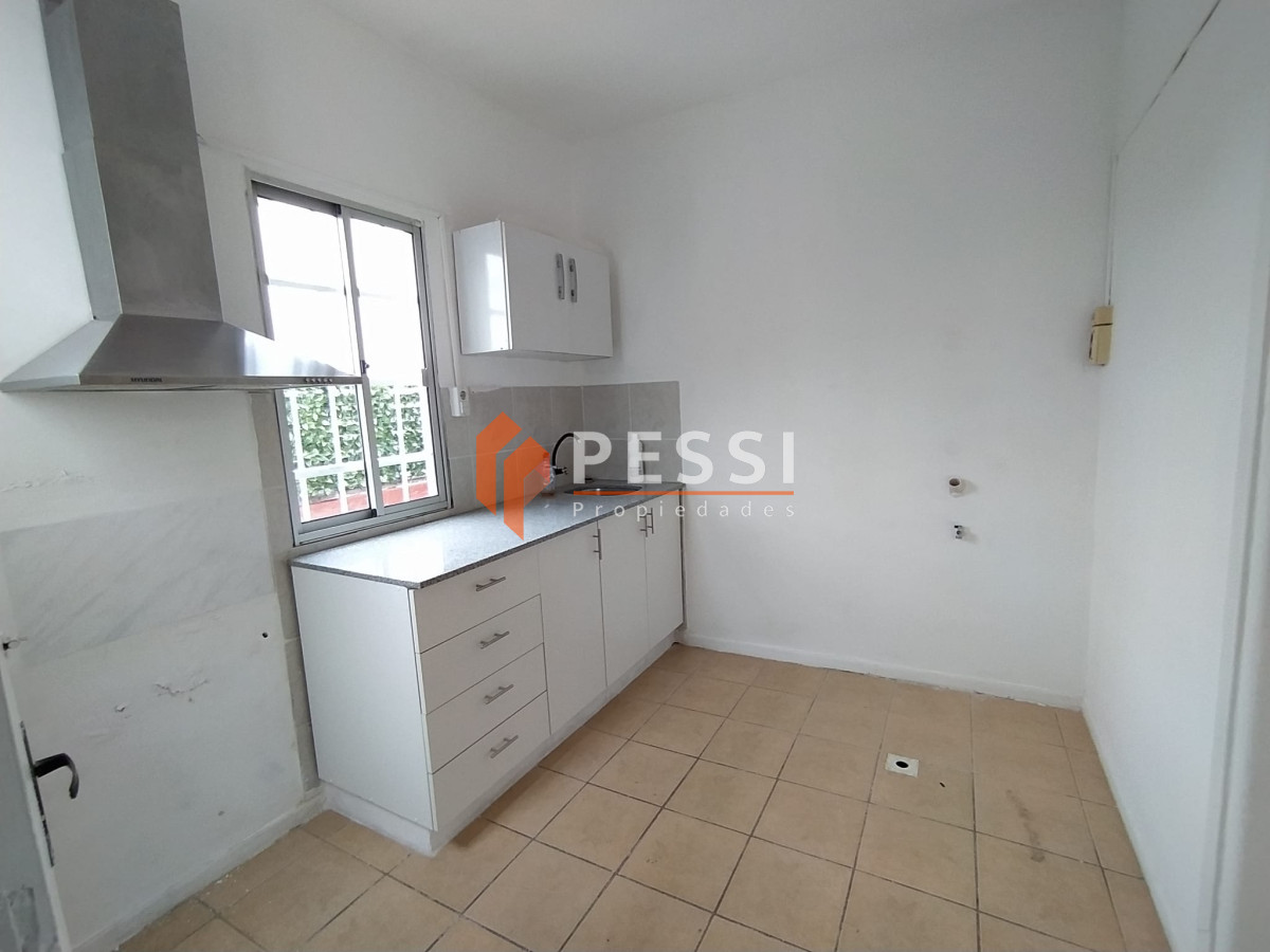 Apartamento ID.2105 - Alquiler monoambiente con gran terraza y cocina definida en Aguada