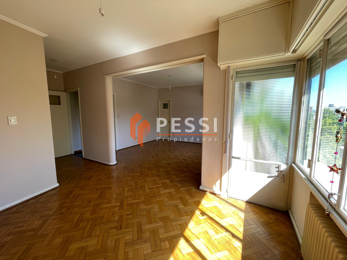 Apartamento ID.2428/Venta-apartamento-3-dormitorios-y-servicio-en-Centro - Venta apartamento 3 dormitorios y servicio en Centro
