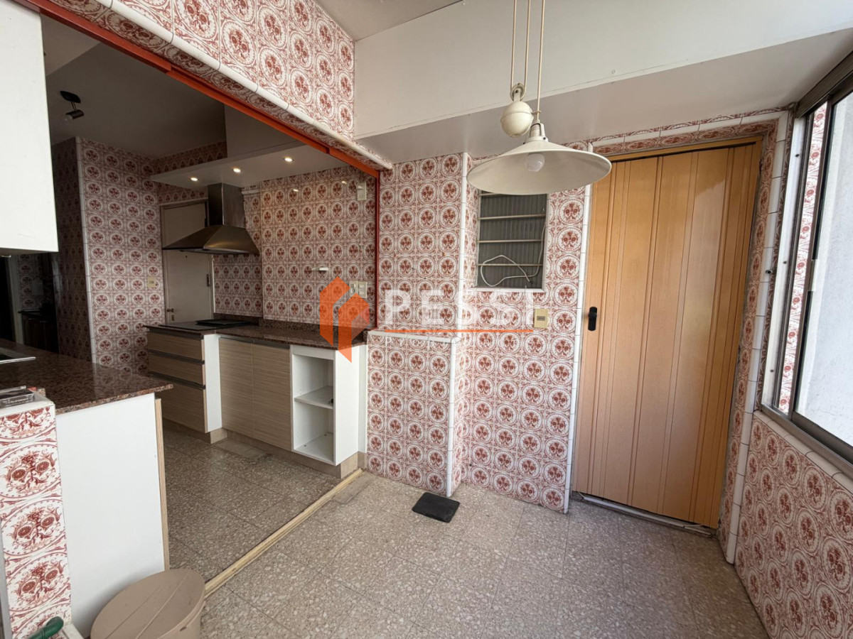 Apartamento ID.2525/Venta-apartamento-3-dormitorios-y-servicio-con-garaje-doble-y-vista-a-la-rambla - Venta apartamento 3 dormitorios y servicio con garaje doble y vista a la rambla