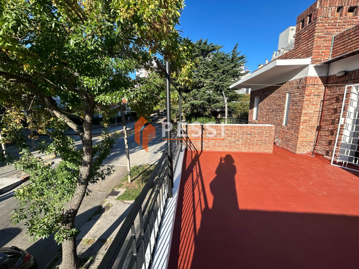 Apartamento ID.2435/Venta-casa-PH-de-altos-en-Pocitos - Venta casa PH de altos en Pocitos
