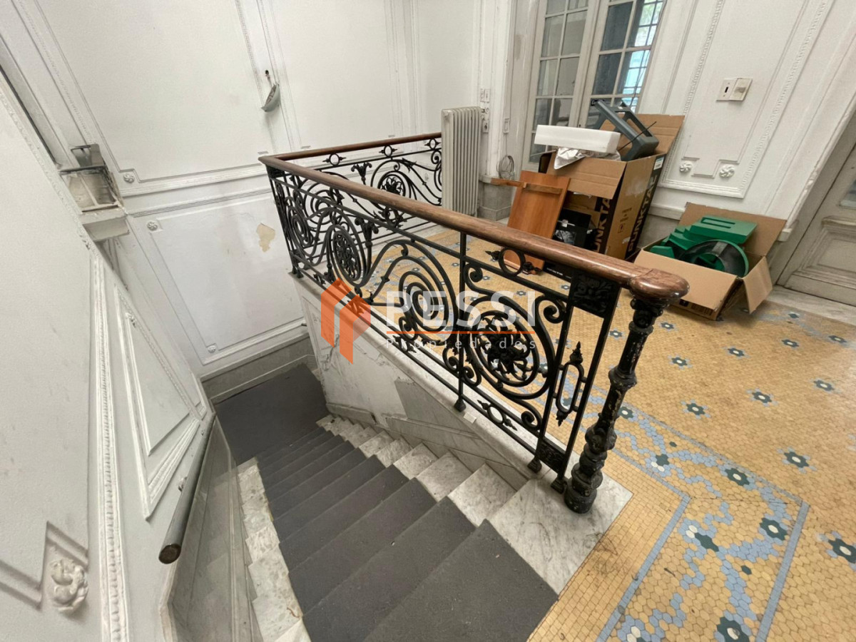 Apartamento ID.2500/Venta-padron-unico,-casa-de-altos-y-2-locales-en-Centro - Venta padron unico, casa de altos y 2 locales en Centro