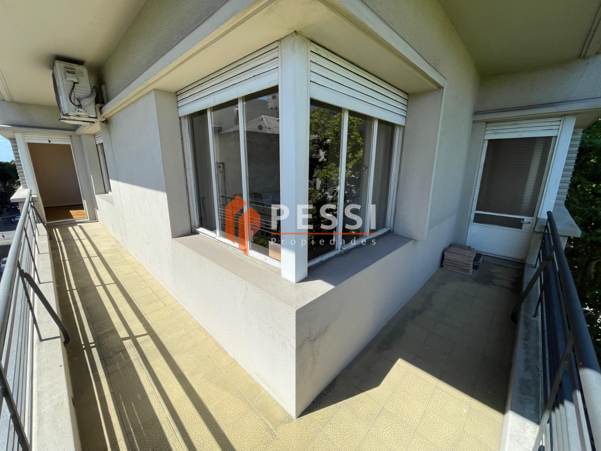 Apartamento ID.2428/Venta-apartamento-3-dormitorios-y-servicio-en-Centro - Venta apartamento 3 dormitorios y servicio en Centro