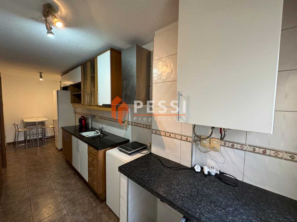 Apartamento ID.2403 - Alquiler apartamento 2 dormitorios con garage en Pocitos 