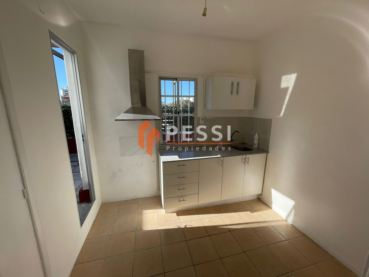 Apartamento ID.2105 - Alquiler monoambiente con gran terraza y cocina definida en Aguada