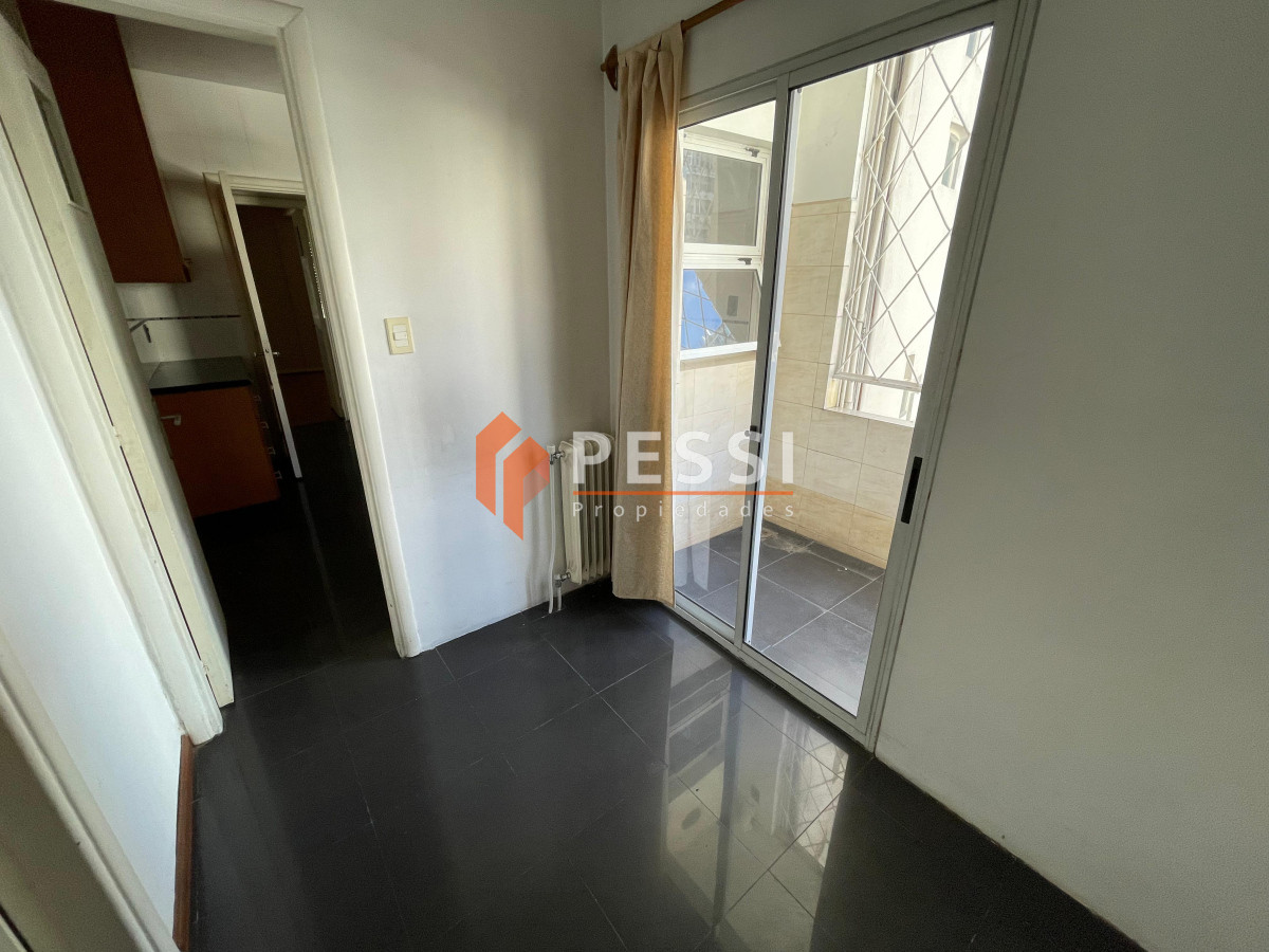 Apartamento ID.2428/Venta-apartamento-3-dormitorios-y-servicio-en-Centro - Venta apartamento 3 dormitorios y servicio en Centro