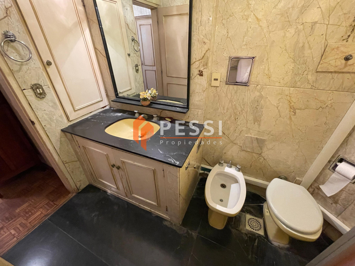Apartamento ID.2418/Venta-apartamento-4-dormitorios-y-garage-en-Pocitos - Venta apartamento 4 dormitorios y garage en Pocitos