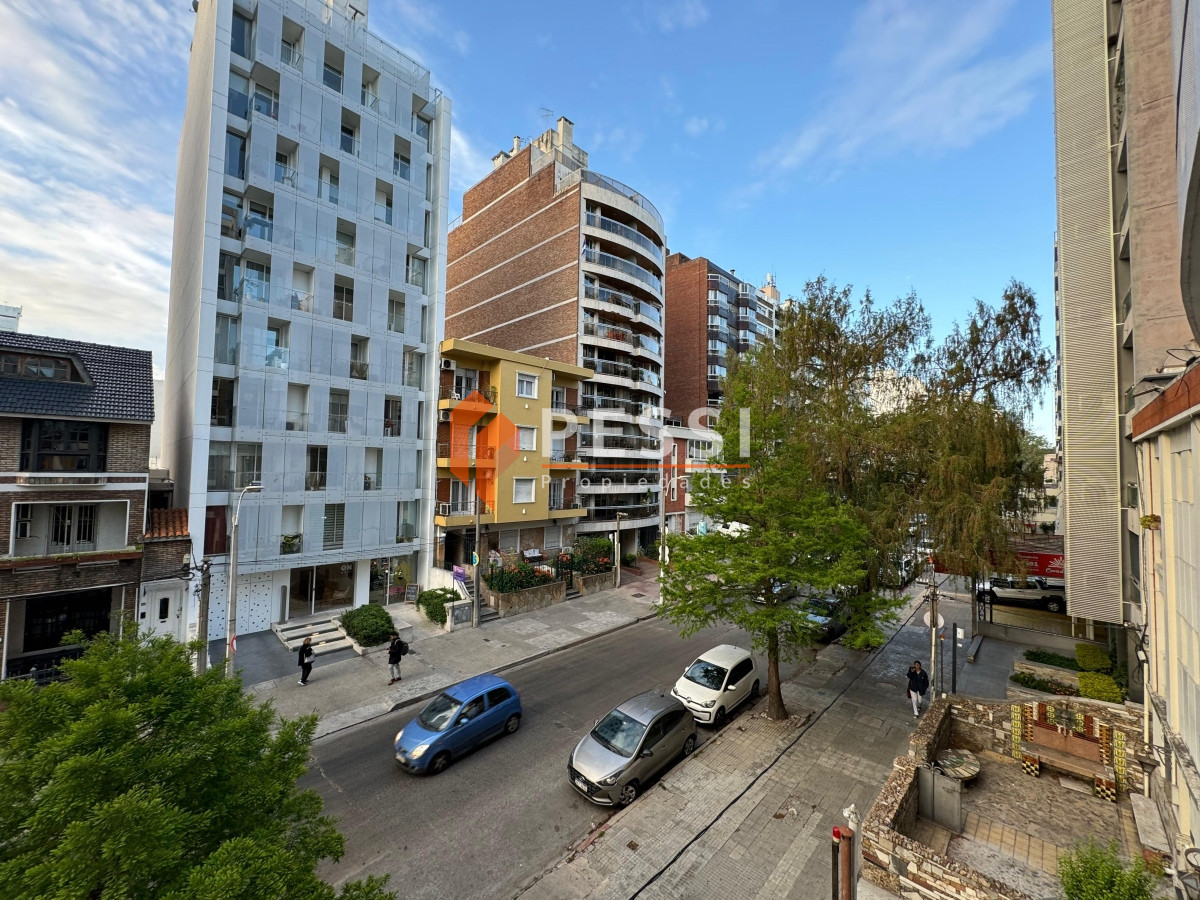 Apartamento ID.2403 - Alquiler apartamento 2 dormitorios con garage en Pocitos 
