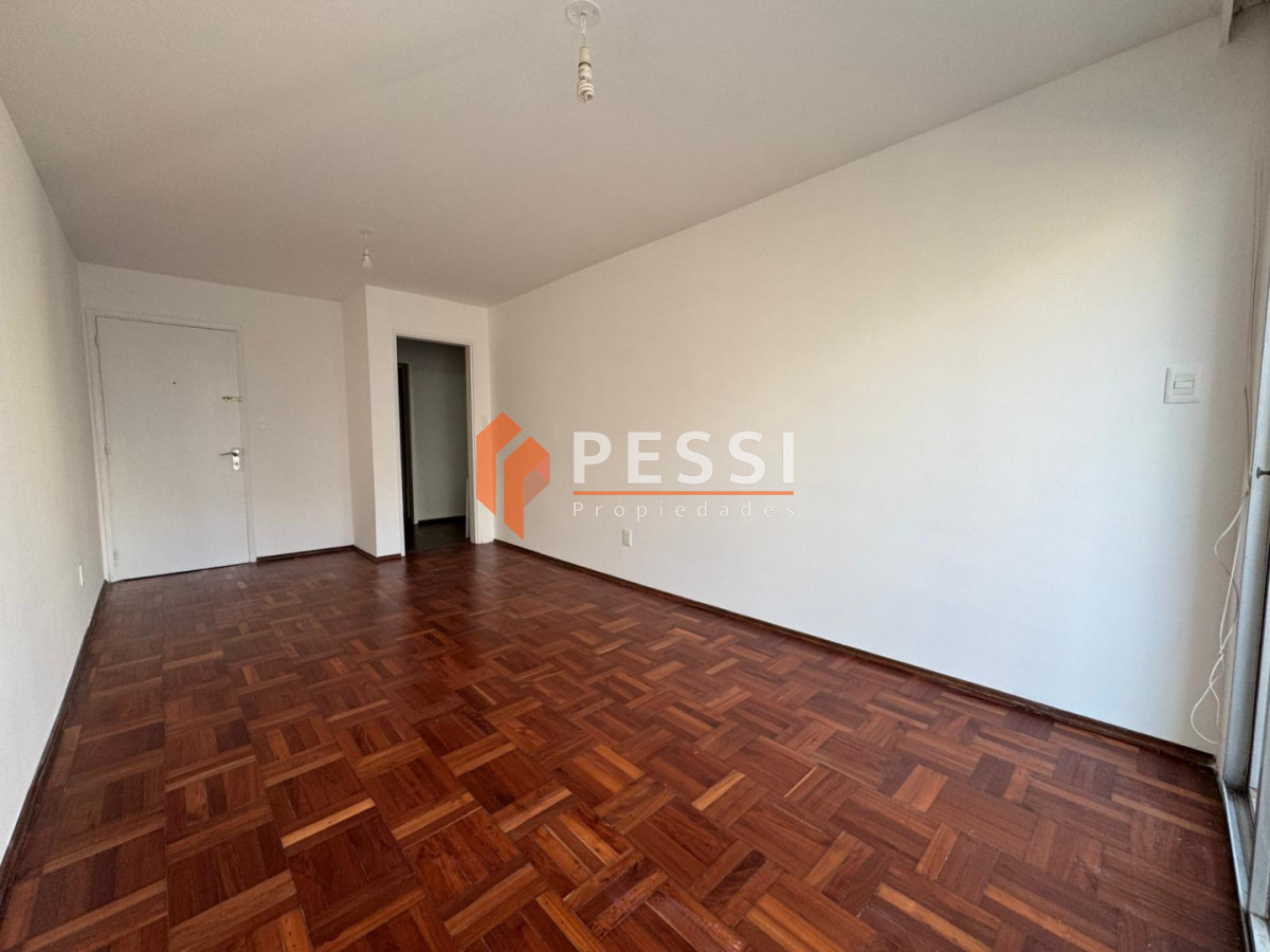 Apartamento ID.1137 - Alquiler apartamento 2 dormitorios con balcón en Punta Carretas 