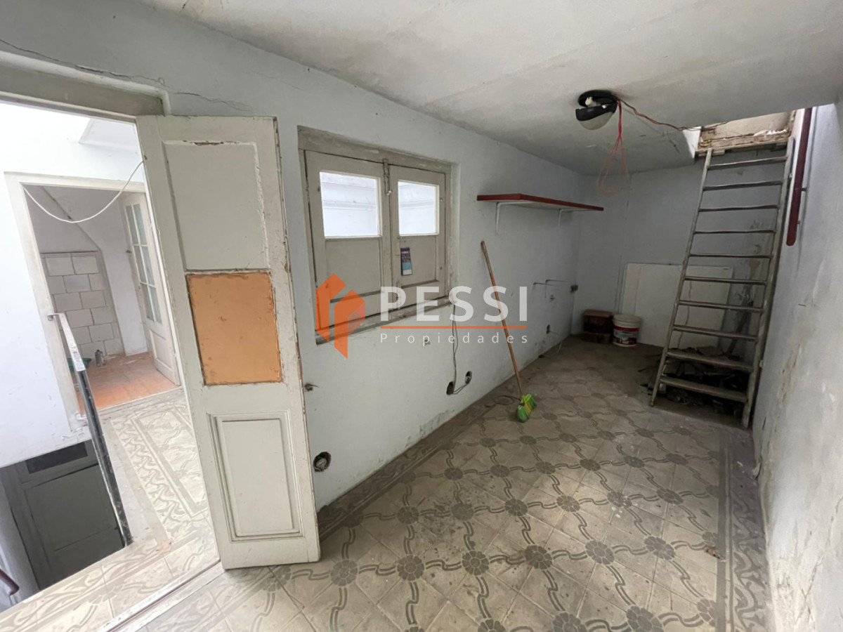 Apartamento ID.2500/Venta-padron-unico,-casa-de-altos-y-2-locales-en-Centro - Venta padron unico, casa de altos y 2 locales en Centro