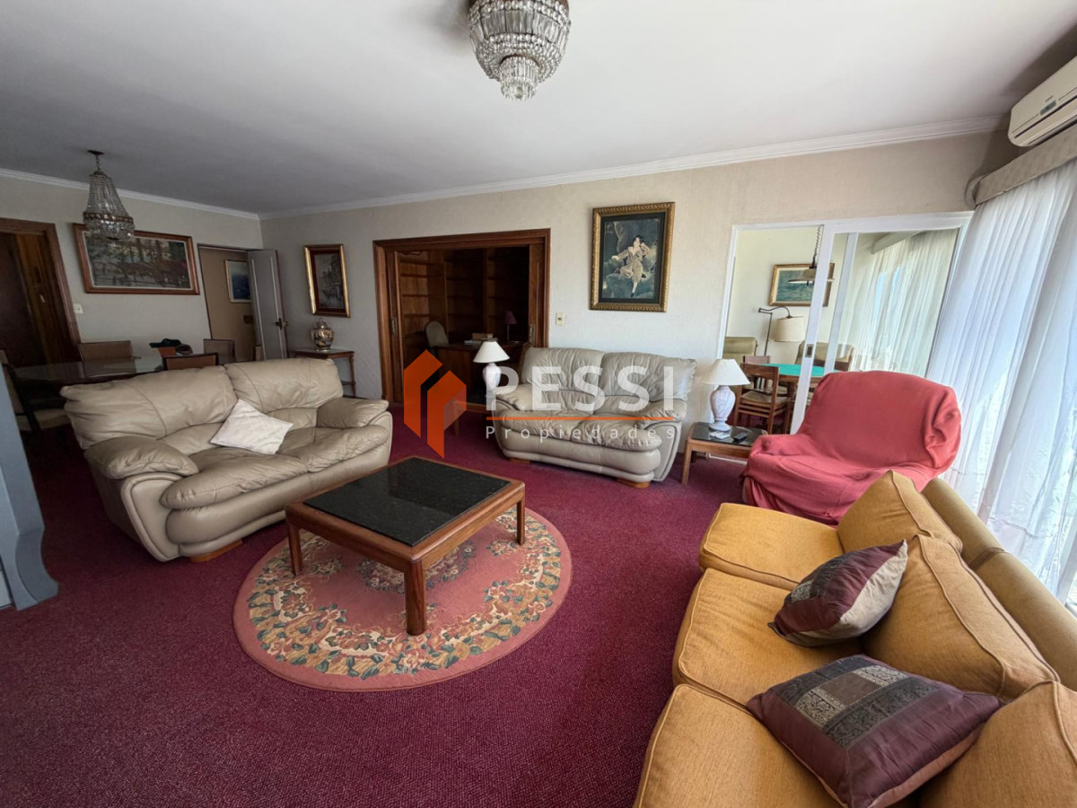 Apartamento ID.2525/Venta-apartamento-3-dormitorios-y-servicio-con-garaje-doble-y-vista-a-la-rambla - Venta apartamento 3 dormitorios y servicio con garaje doble y vista a la rambla