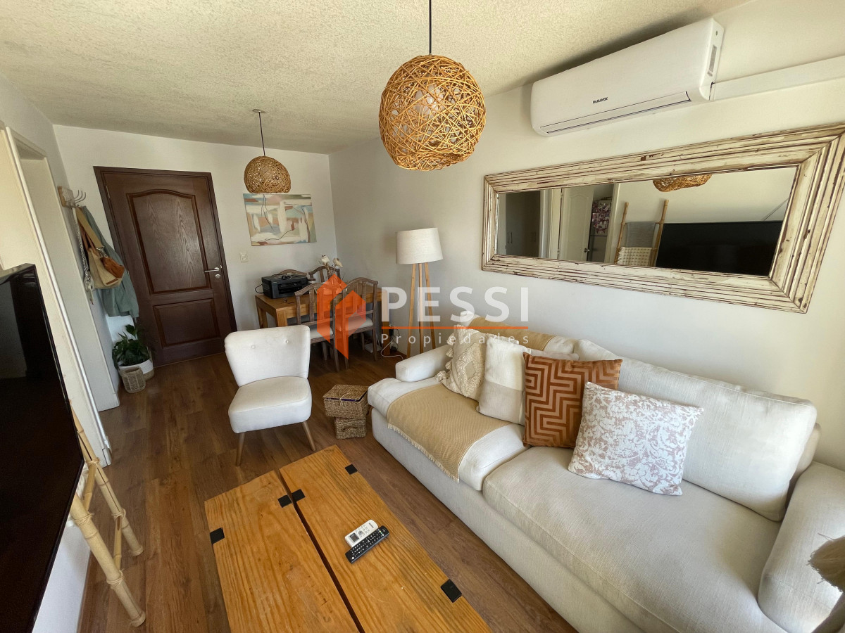 Apartamento ID.2486/Alquiler-apartamento-1-dormitorio-con-balcón-y-garage-en-Pocitos - Alquiler apartamento 1 dormitorio con balcón y garage en Pocitos