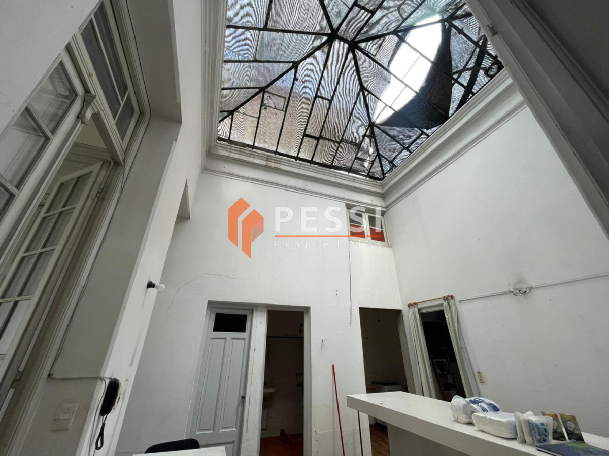 Apartamento ID.2500/Venta-padron-unico,-casa-de-altos-y-2-locales-en-Centro - Venta padron unico, casa de altos y 2 locales en Centro