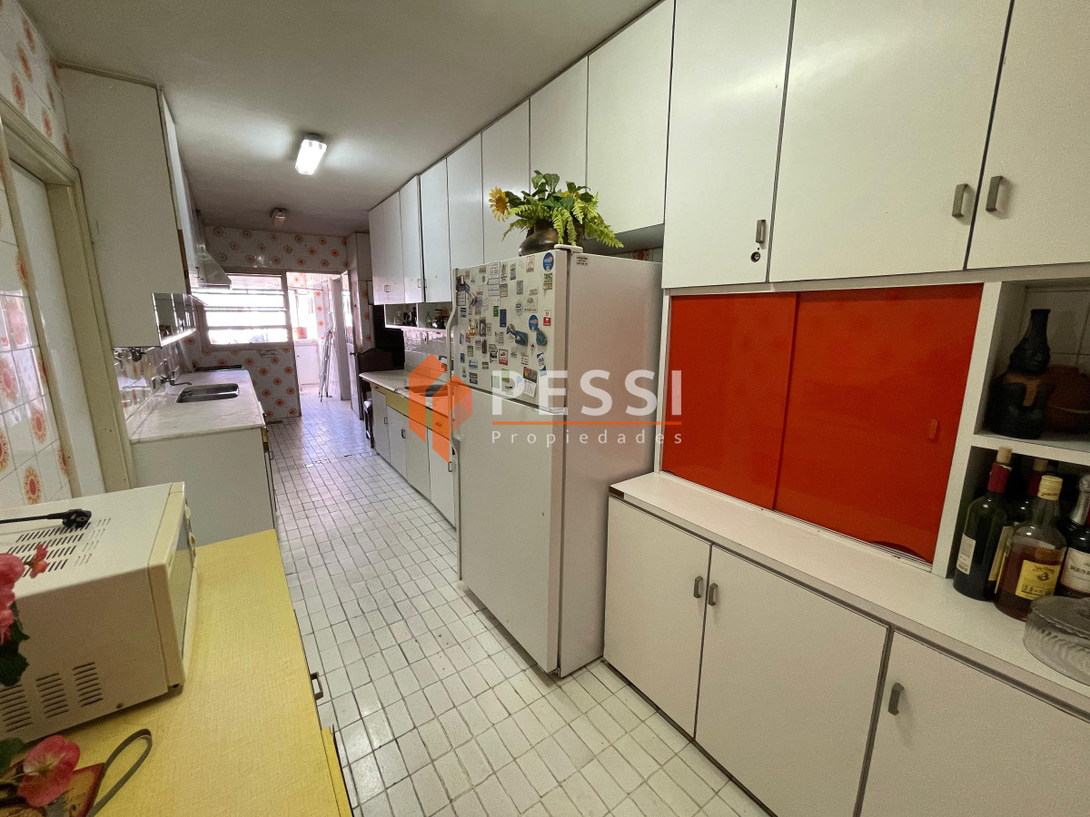 Apartamento ID.2418/Venta-apartamento-4-dormitorios-y-garage-en-Pocitos - Venta apartamento 4 dormitorios y garage en Pocitos