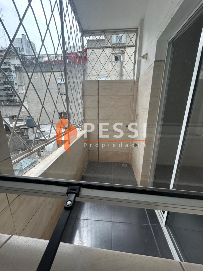 Apartamento ID.2428/Venta-apartamento-3-dormitorios-y-servicio-en-Centro - Venta apartamento 3 dormitorios y servicio en Centro