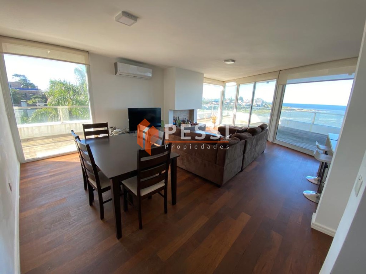 Apartamento ID.2232 - Penthouse 2 dormitorios con vista al mar y terraza de gran tamaño en Punta Gorda