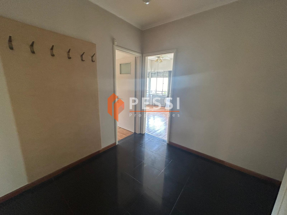 Apartamento ID.2428/Venta-apartamento-3-dormitorios-y-servicio-en-Centro - Venta apartamento 3 dormitorios y servicio en Centro