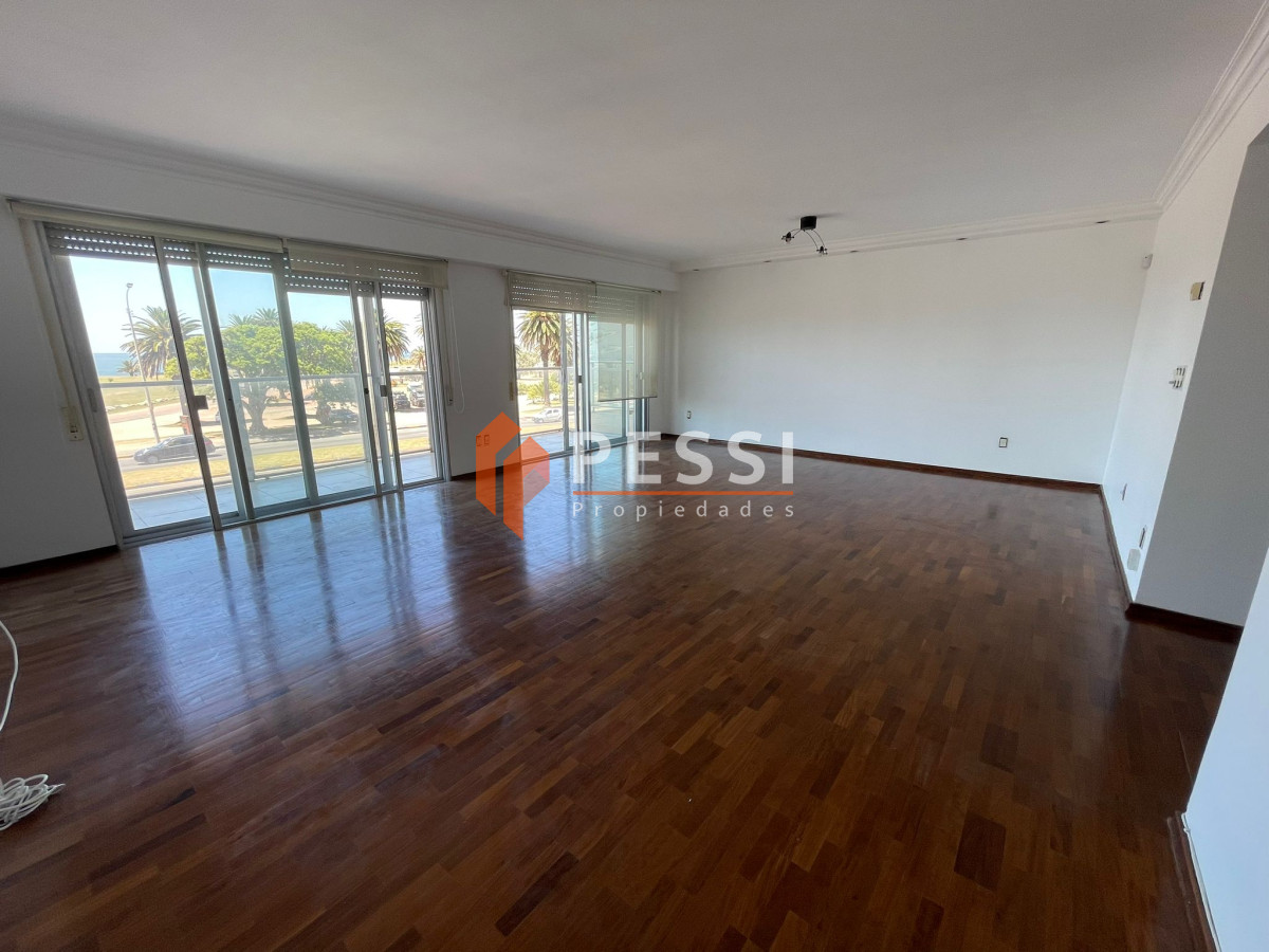 Apartamento ID.1072/Venta-Apartamento-con-renta,-3-Dormitorios-y-terraza-frente-al-mar-en-Punta-Carretas - Venta Apartamento con renta, 3 Dormitorios y terraza frente al mar en Punta Carretas