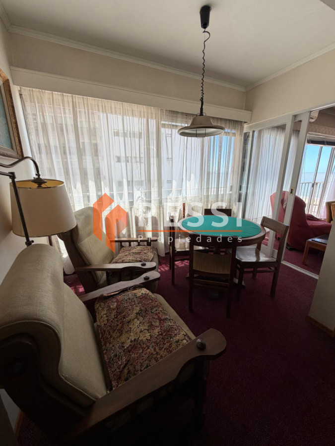 Apartamento ID.2525/Venta-apartamento-3-dormitorios-y-servicio-con-garaje-doble-y-vista-a-la-rambla - Venta apartamento 3 dormitorios y servicio con garaje doble y vista a la rambla