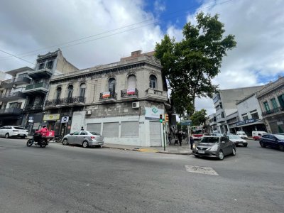 OPORTUNIDAD DE INVERSION !! VENTA LOCAL COMERCIAL + CASA EN ESQUINA 