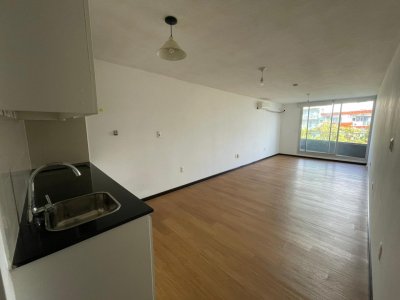 Venta monoambiente con terraza y garage en Pocitos