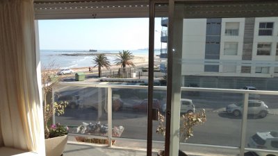 Venta apartamento 2 dormitorios rentado con vista a la rambla y garage en Malvin 