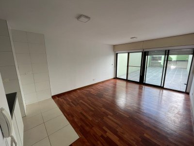 Alquiler Monoambiente con Patio y Garage en Pocitos