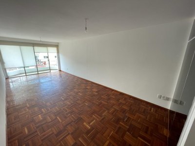 Alquiler apartamento 2 dormitorios y garage en Pocitos 