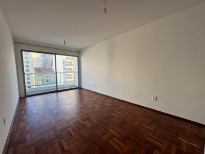 Alquiler apartamento 2 dormitorios con balcón en Punta Carretas 