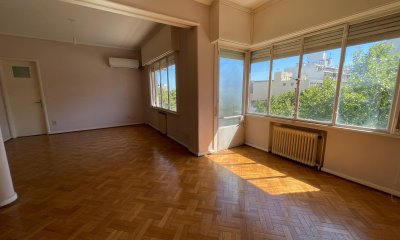 Venta apartamento 3 dormitorios y servicio en Centro