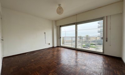 Venta apartamento 2 dormitorios con vista a la rambla y garage en Malvin